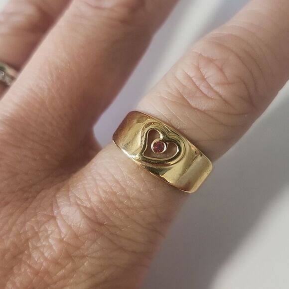 AVON Vintage Gold Tone Silhouette Heart Ring - Picture 3 of 5
